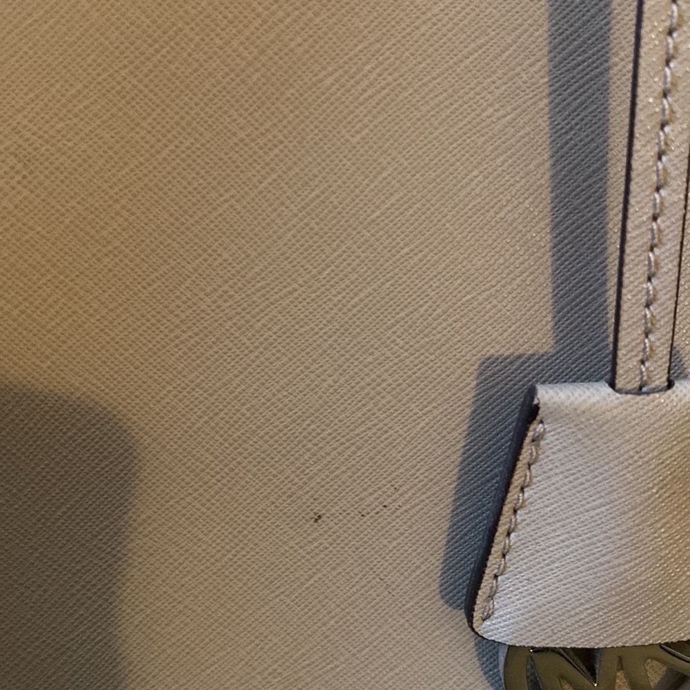 Micheal Kors large logo Tote bag. Used but still very neat. - Picture 6 of 8